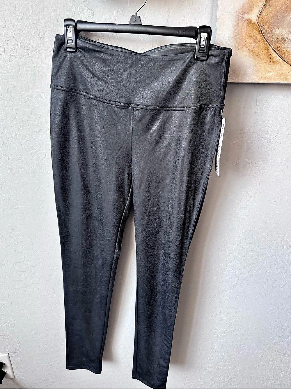 Seven 7 the SCULPTED High Rise Legging Sleek & sculpted Leggings in Black Large